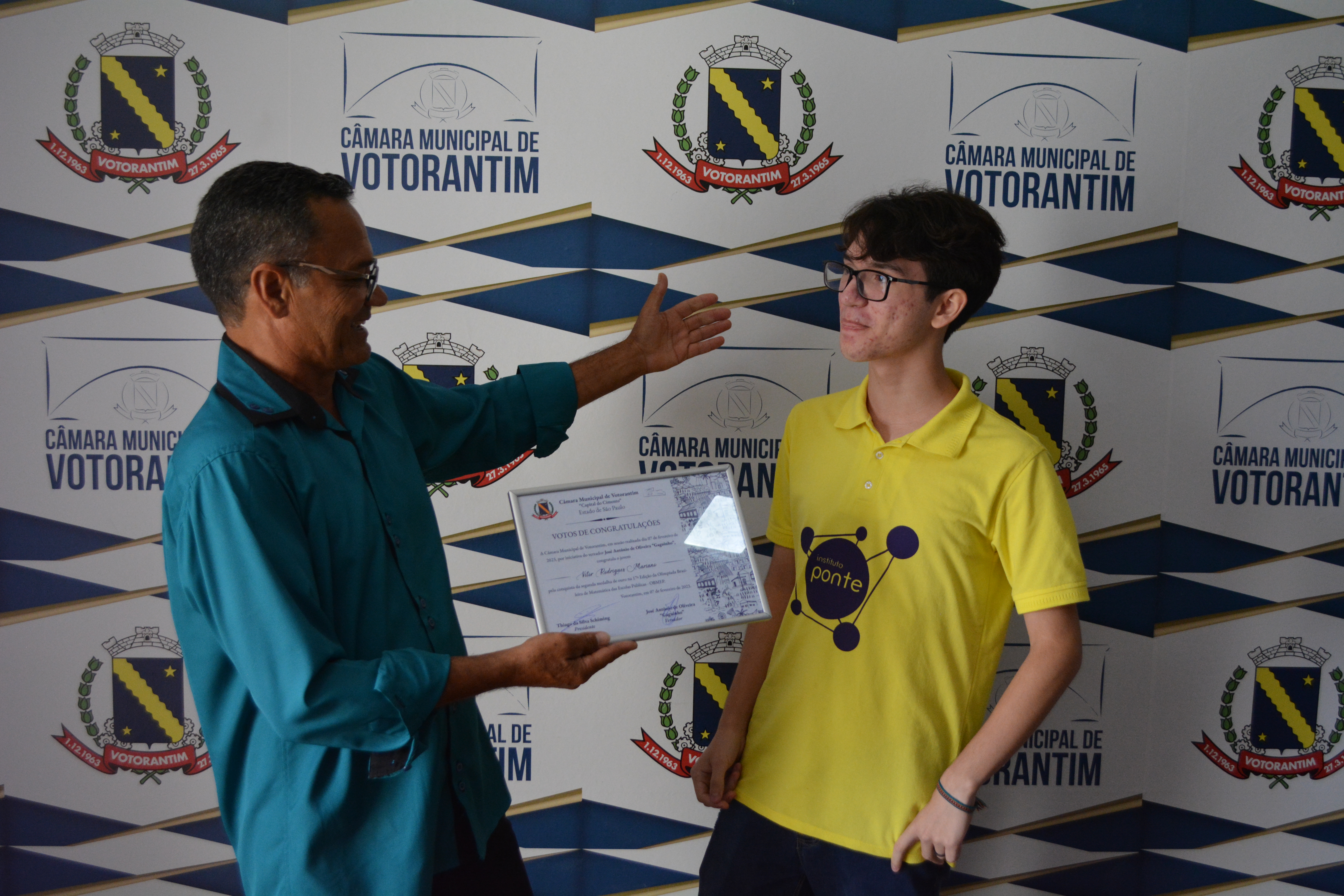 Gaguinho homenageia votorantinense campeão de Olimpíada Brasileira de Matemática das Escolas Públicas