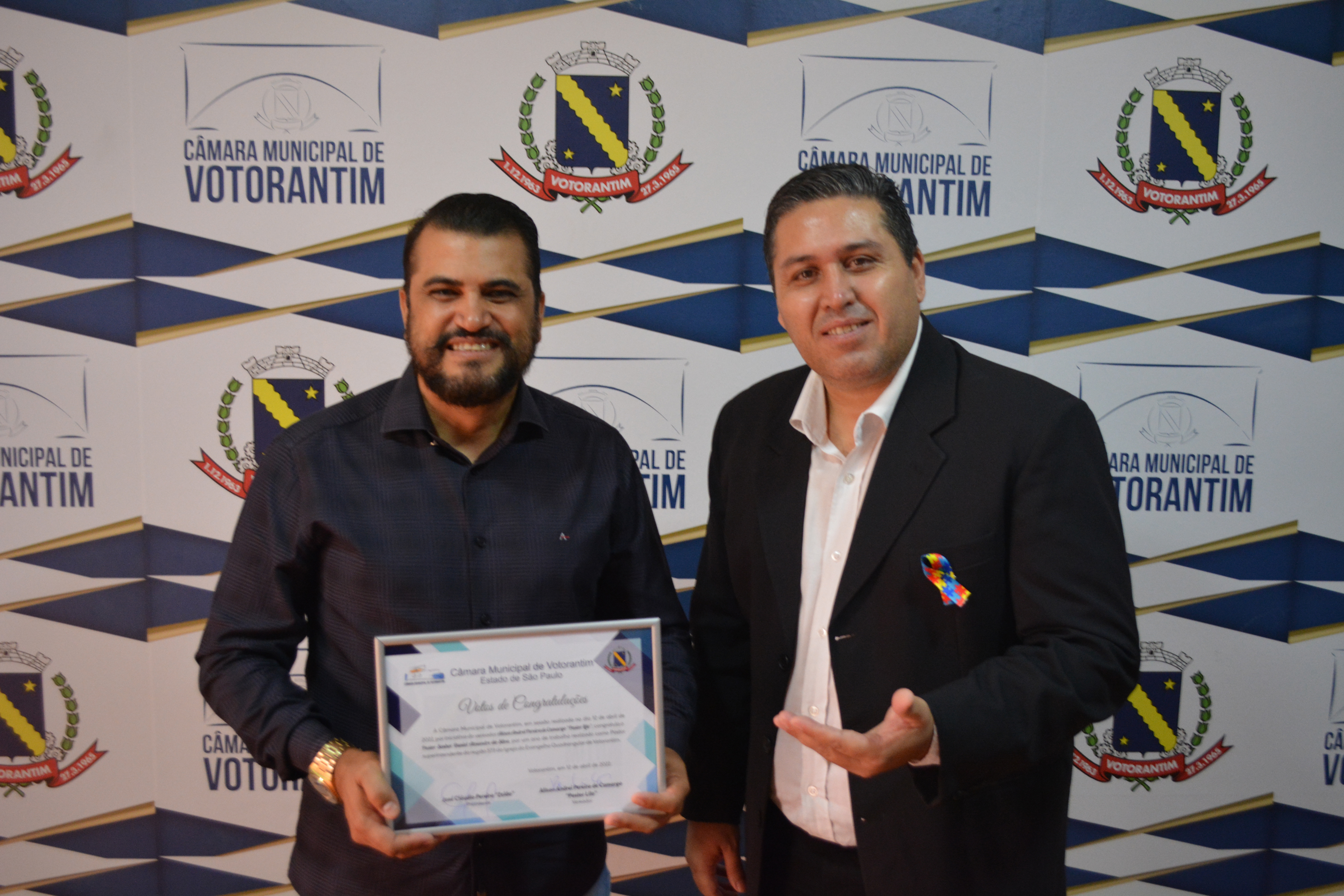 Lilo presta homenagem ao superintendente da Igreja do Evangelho Quadrangular de Votorantim