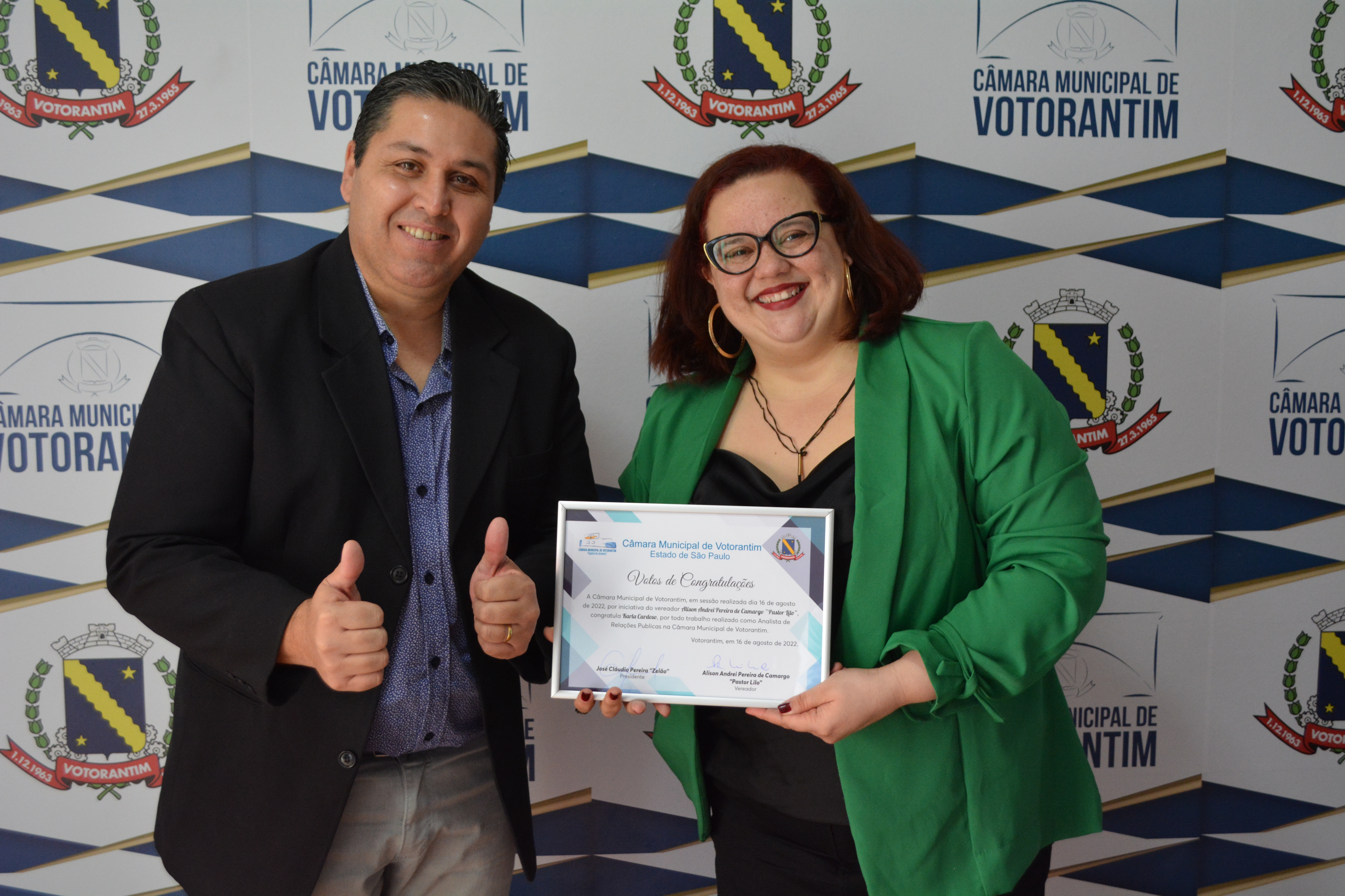 Pastor Lilo congratula Analista de Relações Públicas da Câmara Municipal 