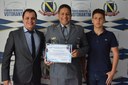 Thiago Schiming homenageia Coronel PM   